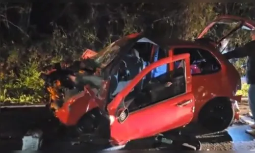 Duas pessoas ficam feridas em acidente com três veículos na PR-281