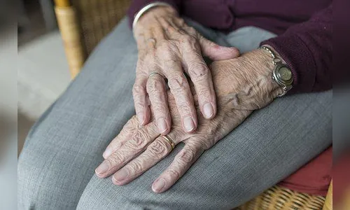 Homem agride esposa de 86 anos e se entrega à polícia, em Apucarana