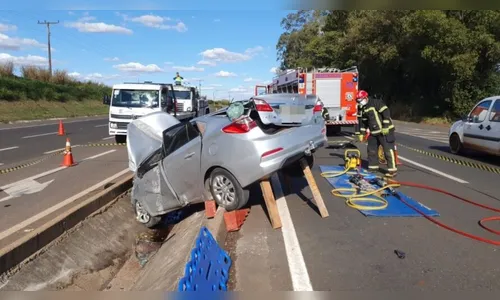 Motorista morre após carro capotar na BR-376