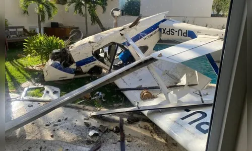 Ultraleve cai sobre casa em condomínio no Rio; dois ficam feridos