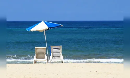 Mulher morre após ser atingida por guarda-sol em praia