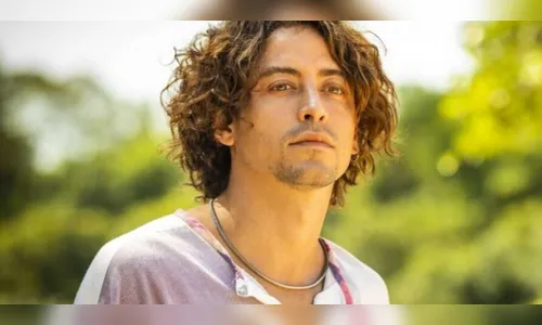 Jesuíta Barbosa publica primeira foto com seu novo affair