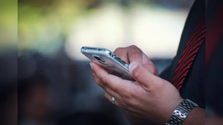 Imagem ilustrativa da notícia Eleições 2022: celular e votação