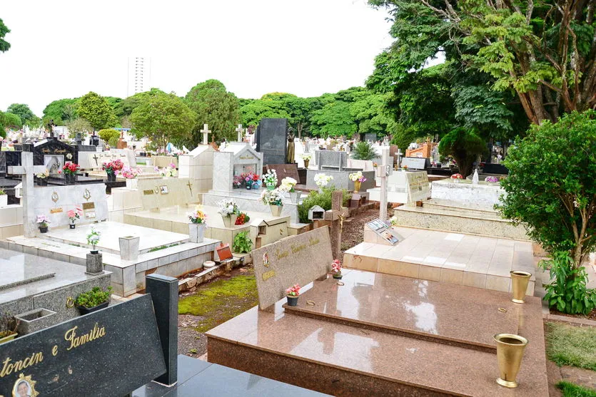 O sepultamento acontece no cemitério municipal