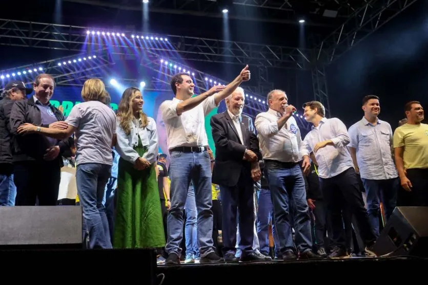 A apuração de 100% das urnas no Paraná indica que o governador Carlos Massa Ratinho Junior, agora reeleito, saiu vitorioso em 378 dos 399 municípios