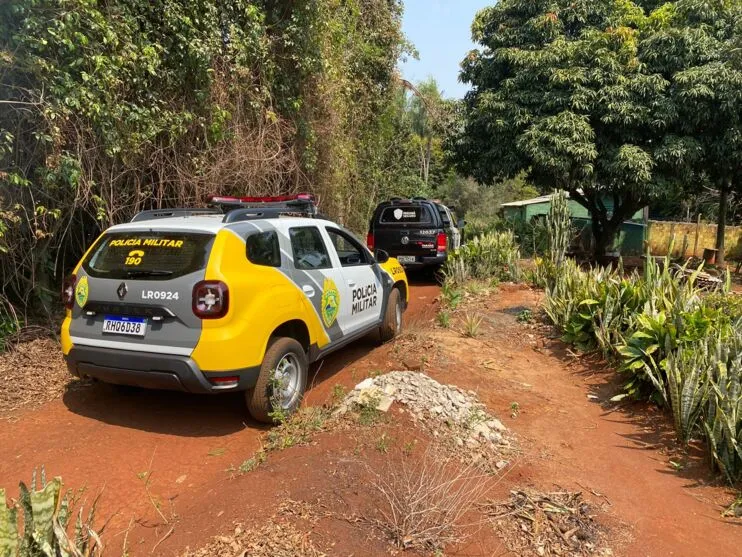 A polícia está no local e investiga a causa da morte