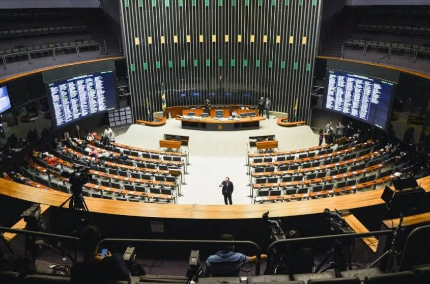 Cloara Pinheiro (PSD) estadual e o ex-governador Beto Richa (PSDB)  federal, podem perder as vagas