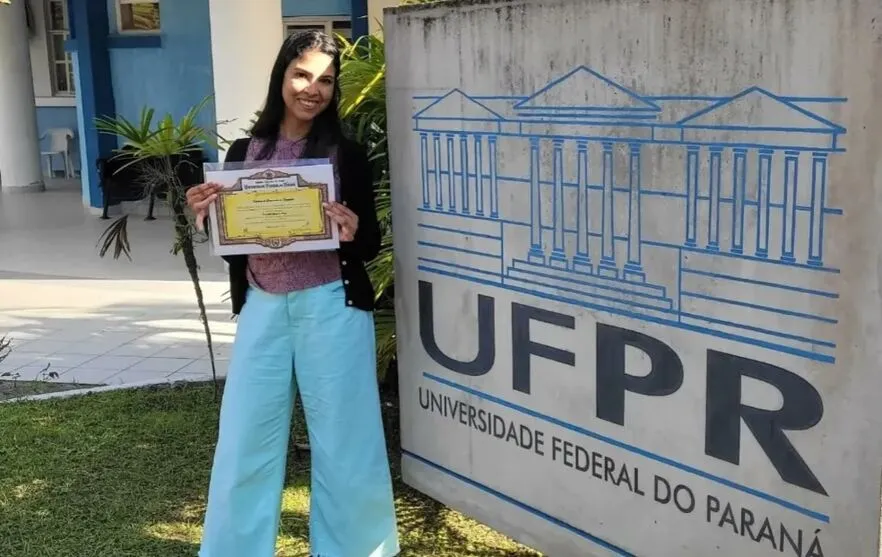 Emanuelle Aguiar de Araújo recebeu o diploma no dia 20 de setembro em geografia