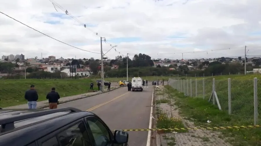 Equipe de Patrulhamento da Polícia Militar estava em ronda quando avistou pelo menos três cachorros devorando o corpo de um homem