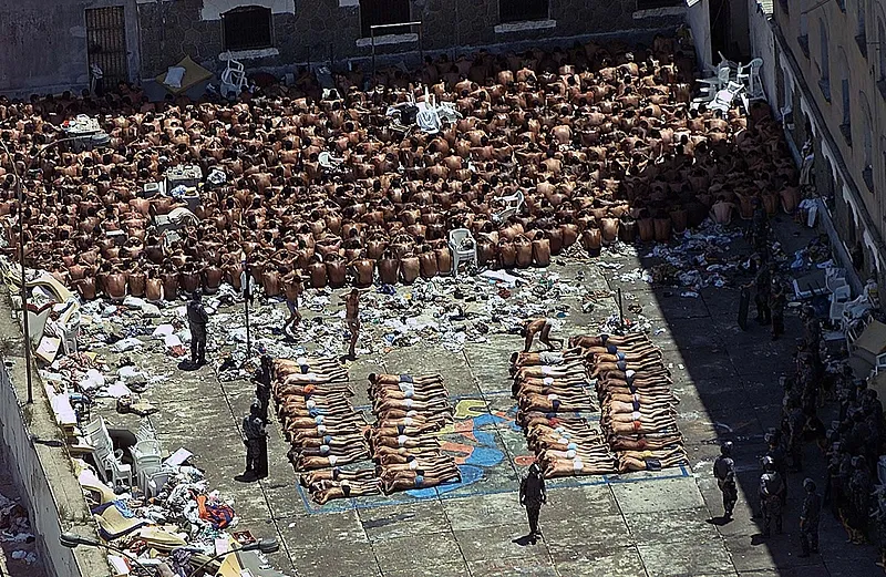 Imagens da grande rebelião de 2001 na Casa de Detenção no Carandiru