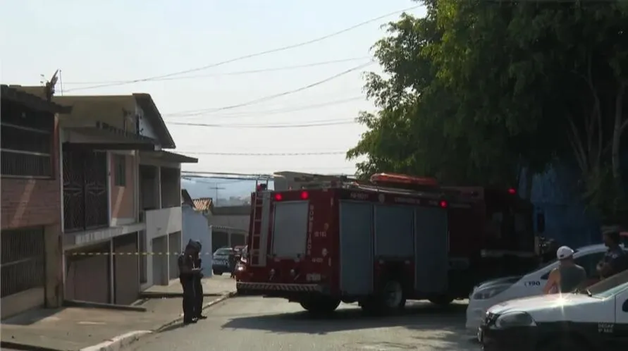 O Corpo de Bombeiros atendeu ao chamado por volta das 7h20, no imóvel na avenida Phobus