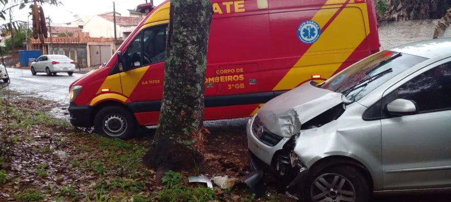 O acidente aconteceu na manhã desta sexta-feira (30), na zona leste de Londrina