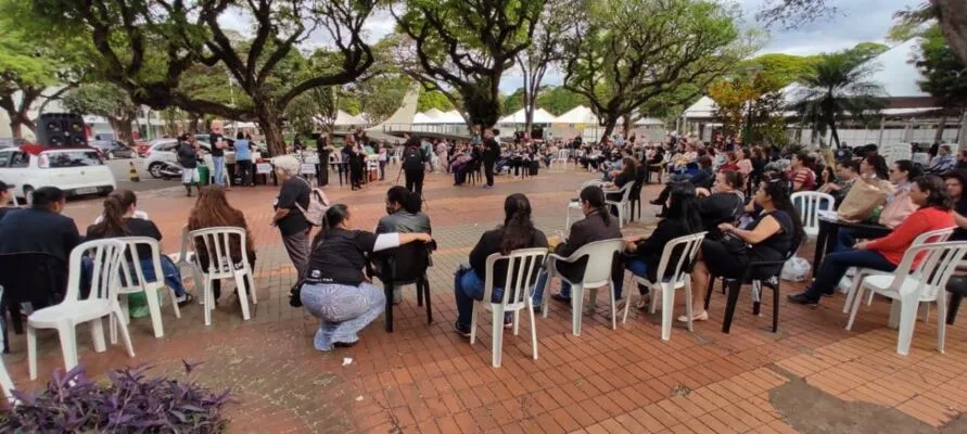 Os servidores da educação do município de Maringá decidiram voltar às atividades nessa sexta-feira