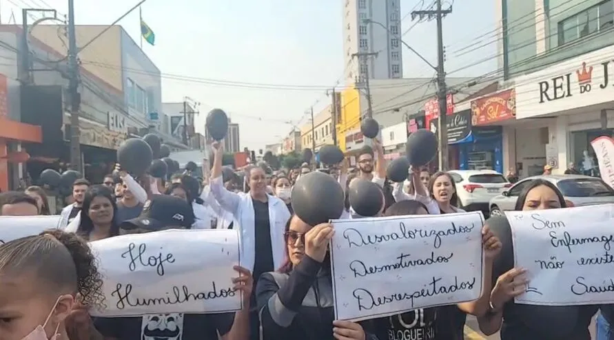 Profissionais fazem protesto nesta sexta-feira