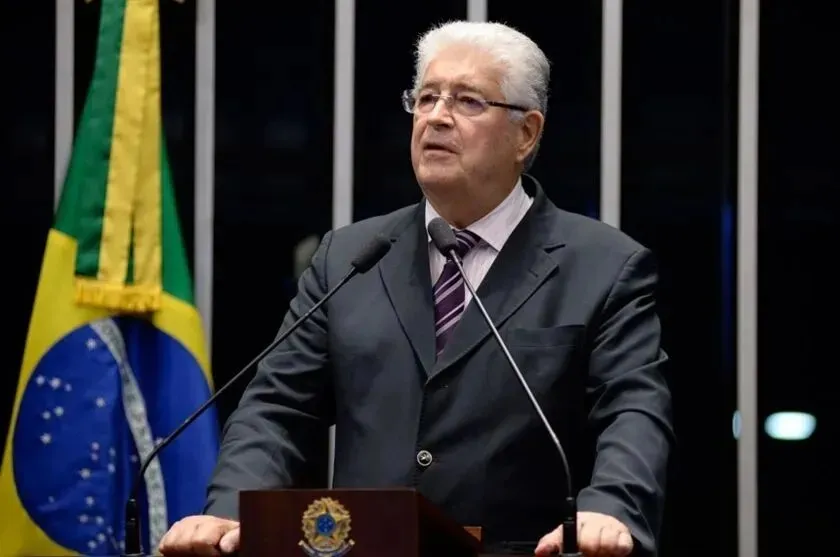 Roberto Requião (PT) não terá mais inserções na TV ou no rádio