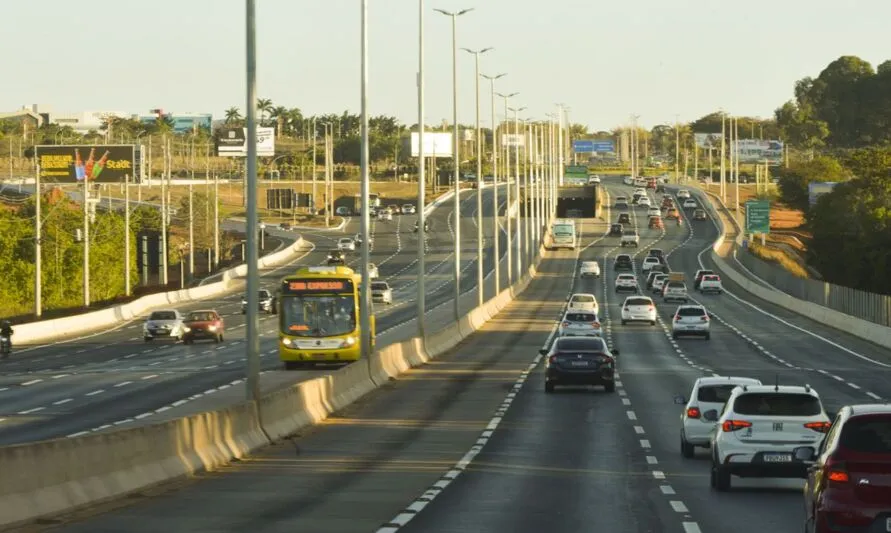 permite que empresas privadas e órgãos públicos ofereçam benefícios e vantagens aos motoristas