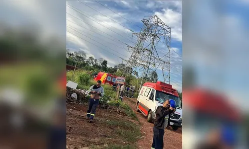 Torre de energia cai e deixa um morto e três feridos no Paraná