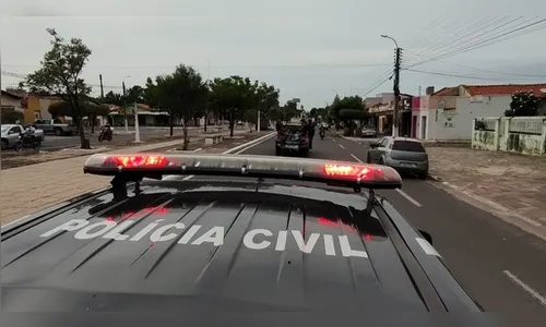 Mulher tenta decepar pênis do namorado enquanto ele dormia