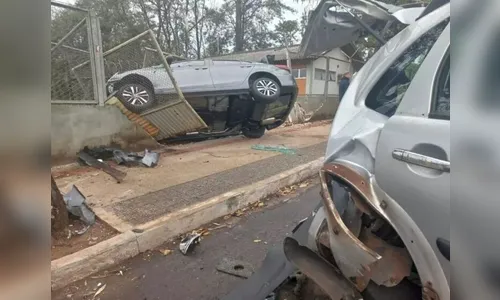 Motorista bate em carros e invade aeroporto de Londrina