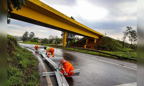 Prefeitura instala defensas no viaduto do Contorno Norte
