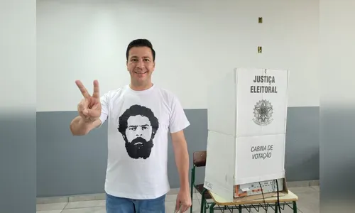 Arilson acompanha apuração no comitê e se diz confiante