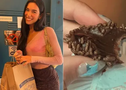 Artista aparece com uma sacola de uma loja de pães de queijo e segurando um brigadeiro mordido