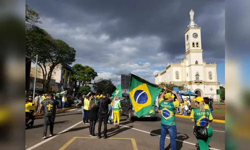 Véspera das eleições: Bolsonaristas realizam ato de apoio em Apucarana