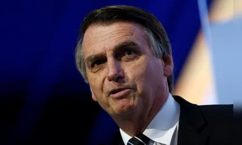 Bolsonaro compartilha notícia sobre 13º do Auxílio Brasil a mulheres