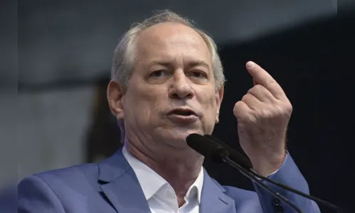Ciro reafirma candidatura dizendo-se vítima de campanha para desistir