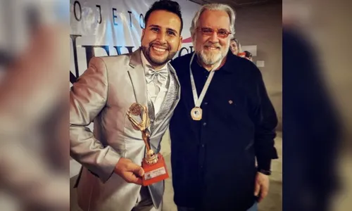 Cantor natural de Rio Bom ganha prêmio 'Destaks do Ano'; confira
