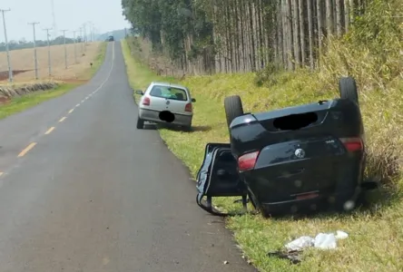 Duas mulheres estavam no carro