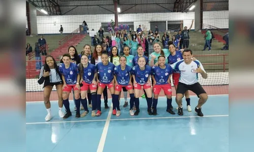 Futsal feminino de Apucarana vence e avança para a semifinal