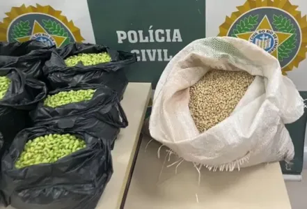 Foram achados equipamentos utilizados para o manuseio e manipulação da fraude