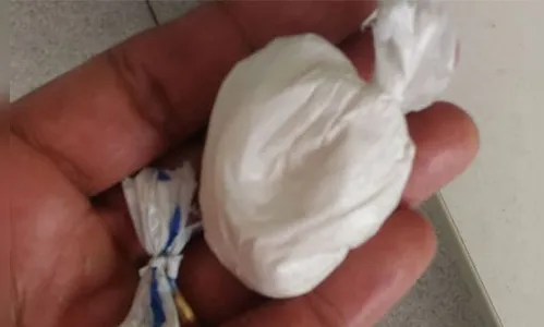 Suspeito de tráfico de drogas é preso com cocaína em Ivaiporã
