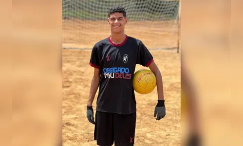 Luva de Pedreiro anuncia fim da carreira de influencer; assista