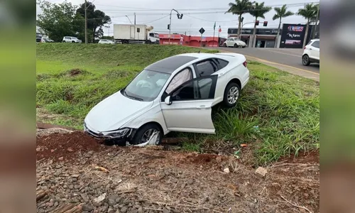Câmera mostra motorista perdendo controle do carro em Apucarana; veja