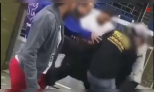 Homem é espancado após assaltar e tentar matar mulher em SP