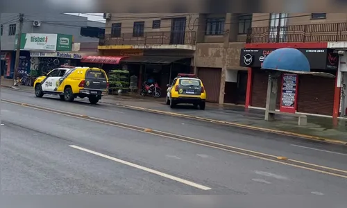 Ladrões armados com revólver assaltam farmácia em Apucarana