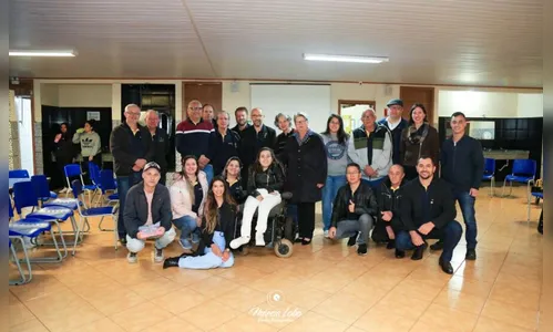 Rotary de Jardim Alegre entrega cadeira de rodas motorizada à jovem