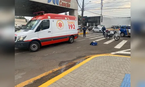 Dois ficam feridos após acidente em rotatória no centro de Apucarana