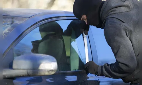 Homem é flagrado tentando arrombar carro em Ivaiporã