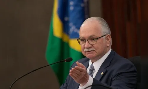 Fachin limita decretos de Bolsonaro sobre compra de armas; entenda