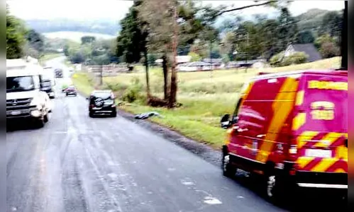 Motociclista morre em colisão entre caminhão e moto na PR-466
