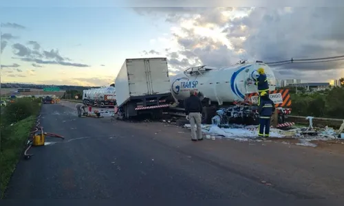 Acidente entre caminhões deixa duas pessoas gravemente feridas no PR