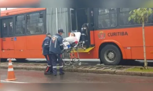 Sem saber que estava grávida, mãe dá à luz bebê dentro de ônibus