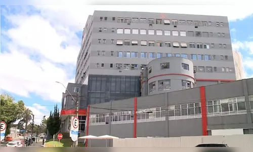 Homem se joga do quinto andar de hospital em Curitiba