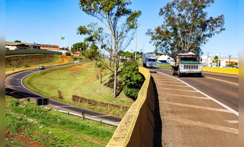 Prefeitura de Apucarana interdita BR-369 para instalar defensas