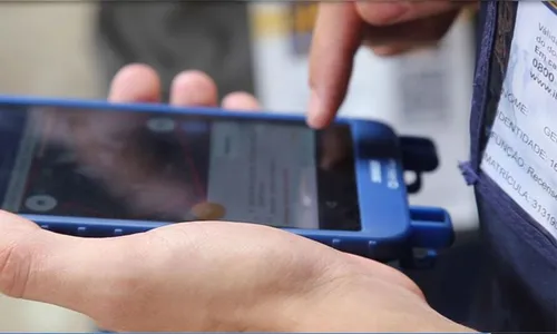 Recenseadora do IBGE é chamada de 