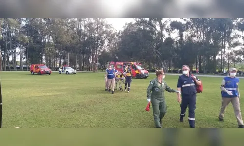 Motociclista fica em estado grave após bater contra carro parado no PR