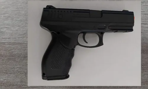 Adolescente é apreendido com simulacro na Avenida Irati